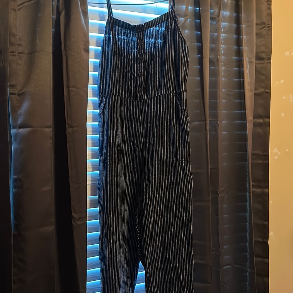 Long navy and white jumpsuit perfect for summer and spring!